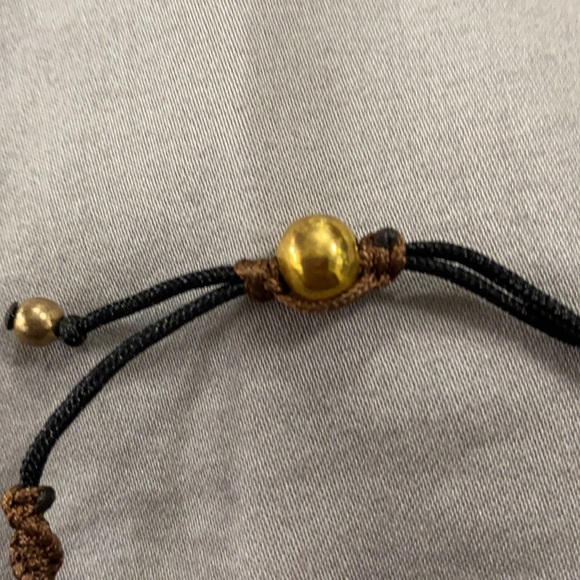 Beaded, knotted bracelet. - Picture 3 of 4